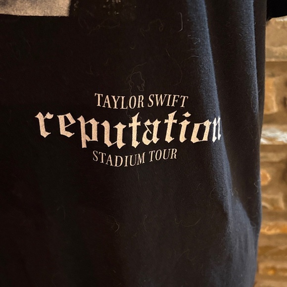 Taylor Swift Reputation stadium tour Graphic T-Shirt - Picture 2 of 4
